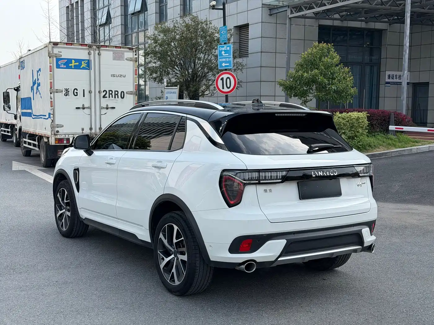 Lynk & Co 01 2017 2.0T AWD Pro фото 7