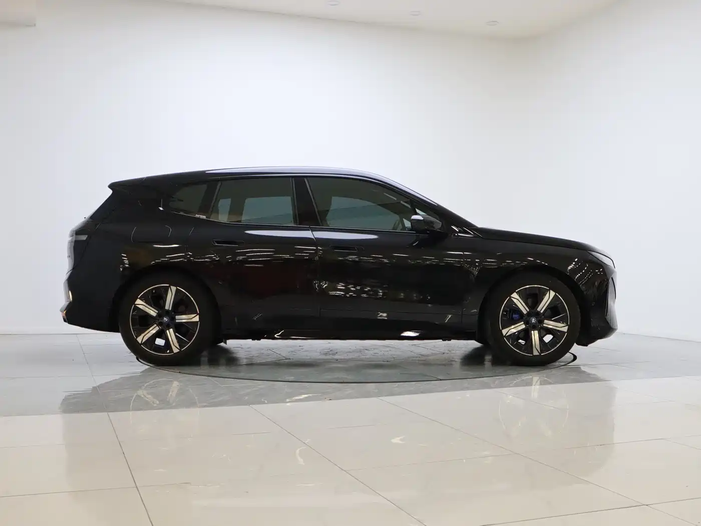 BMW iX 2022 xDrive40 фото 8