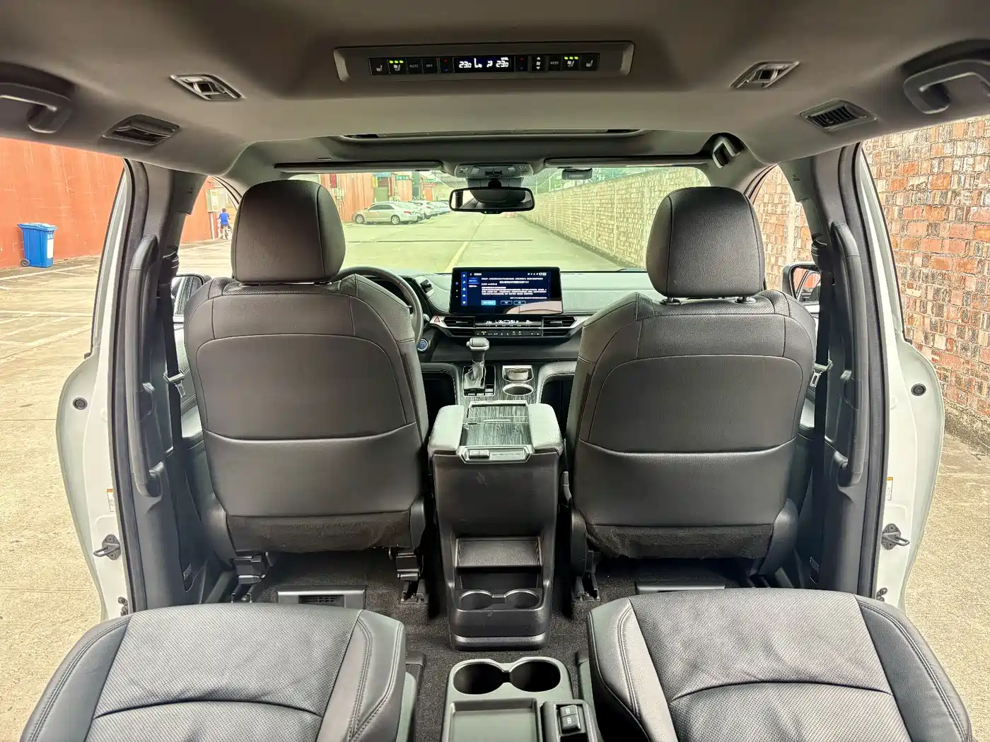 Toyota Sienna 2021 2.5L Hybrid Premium Edition фото 16