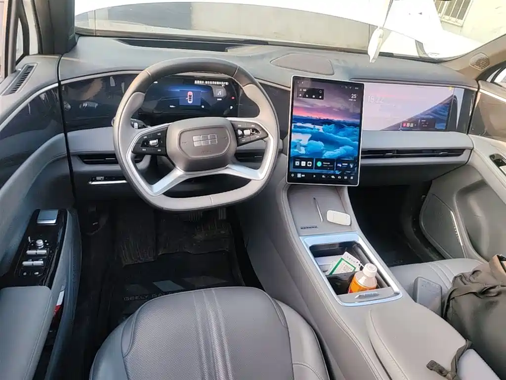 Geely Galaxy Galaxy L7 2025 EM-i 115km Explorer+ Edition фото 10