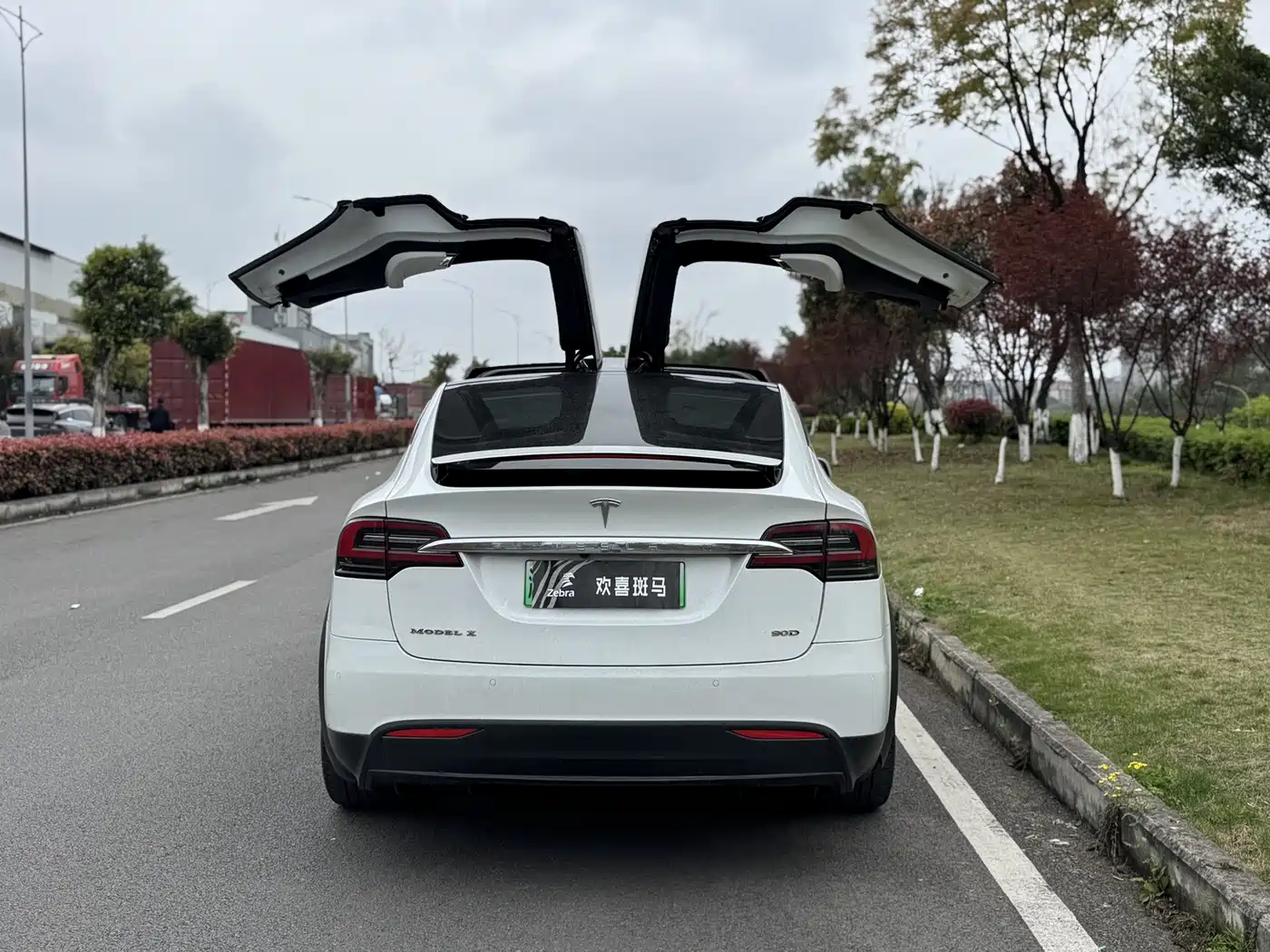 TESLA MODEL X