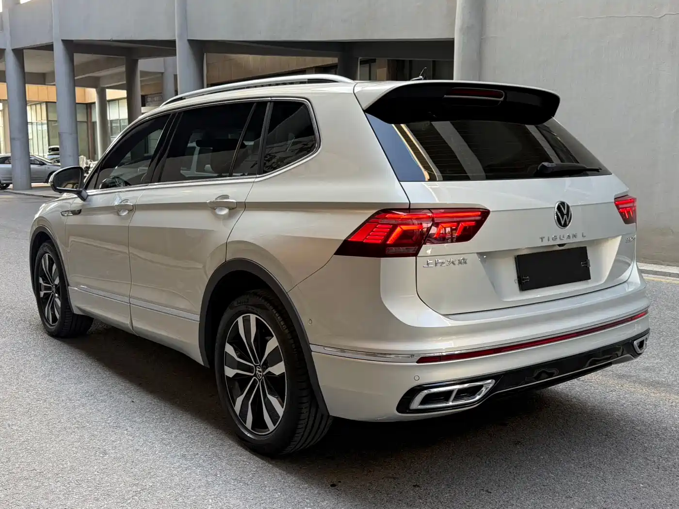 Volkswagen Tiguan L 2022 330TSI Automatic 2WD R-Line Flagship Edition фото 6
