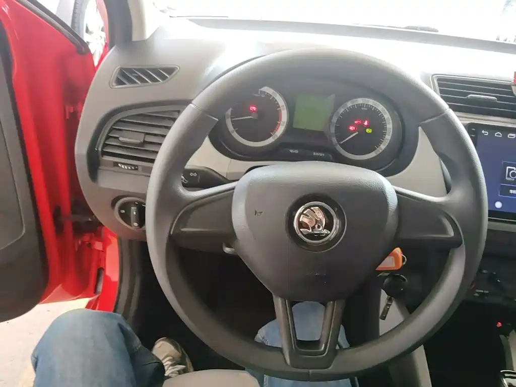 Škoda Fabia 2018 2017 1.4L Auto Car Enjoy Edition