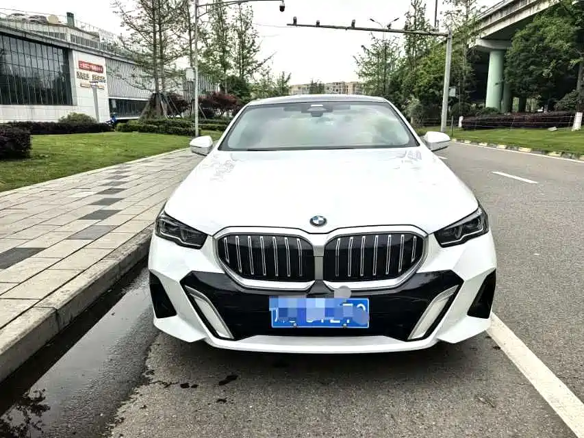 BMW 5 Series 2024 525Li M Sport Package фото 2