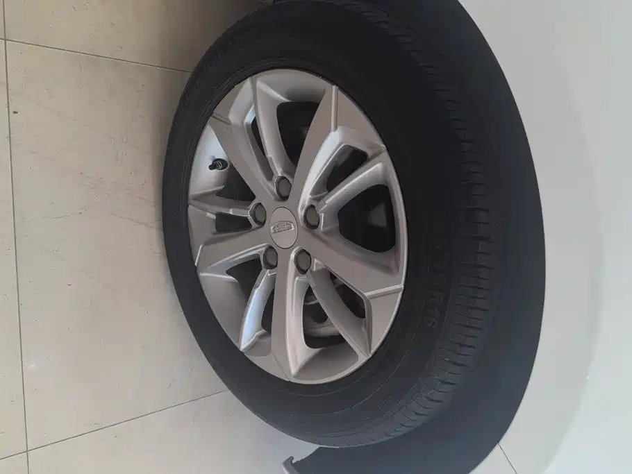 Photo 6 - Geely Emgrand GL