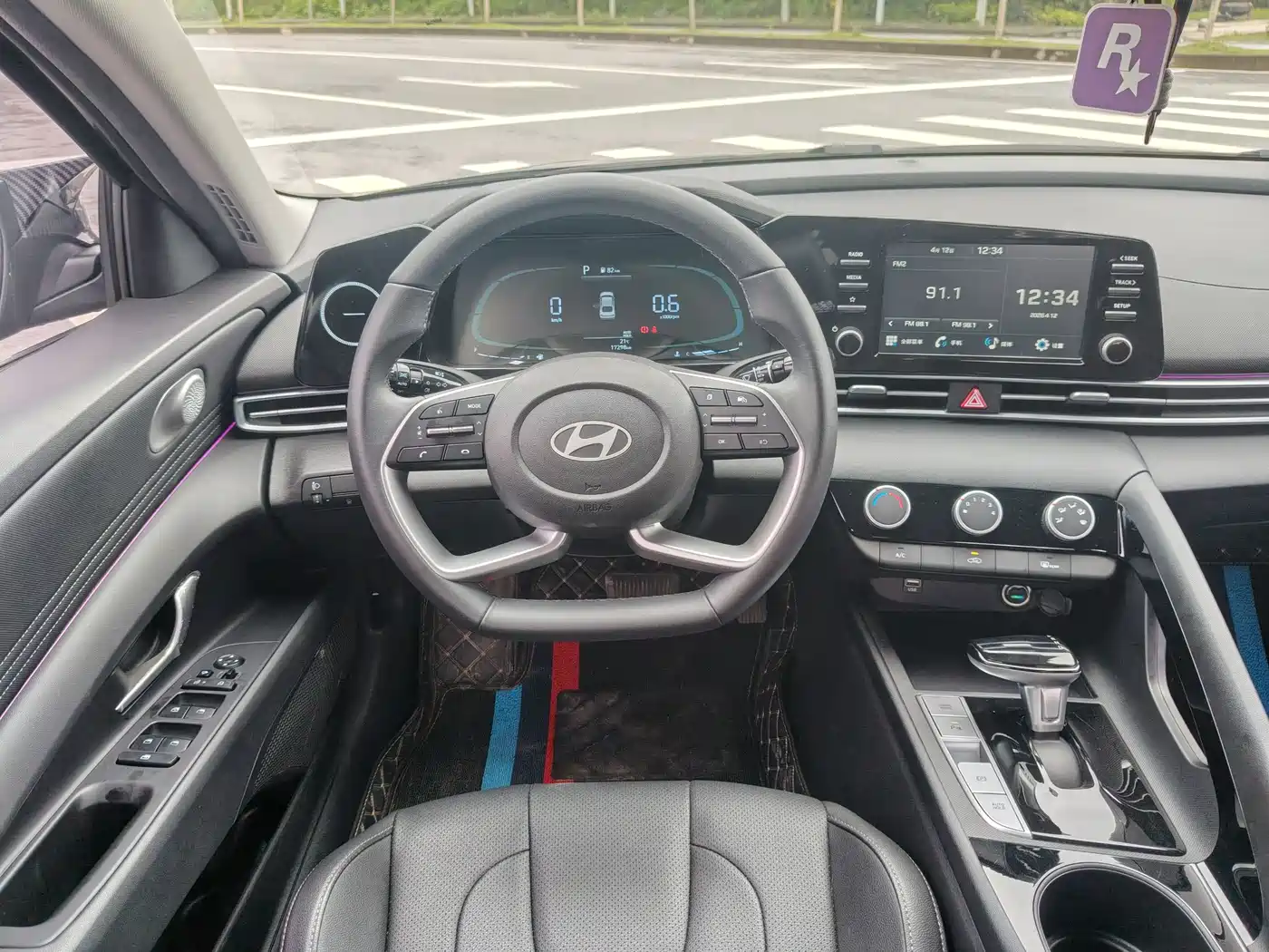 Hyundai Elantra 2023 1.5L CVT GLX Elite Edition фото 11