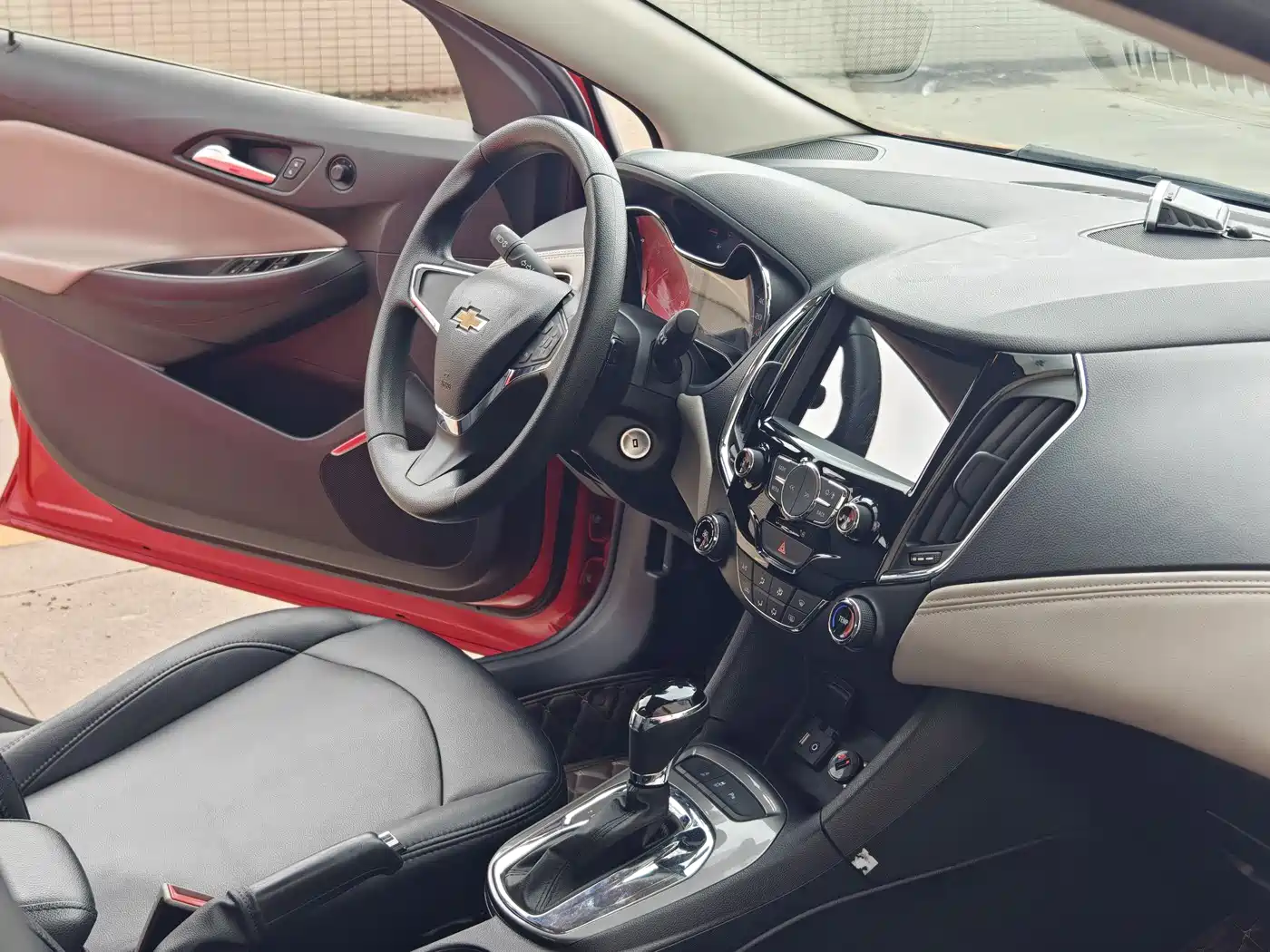 Chevrolet Cruze 2015 1.5L Automatic Luxury Edition фото 10