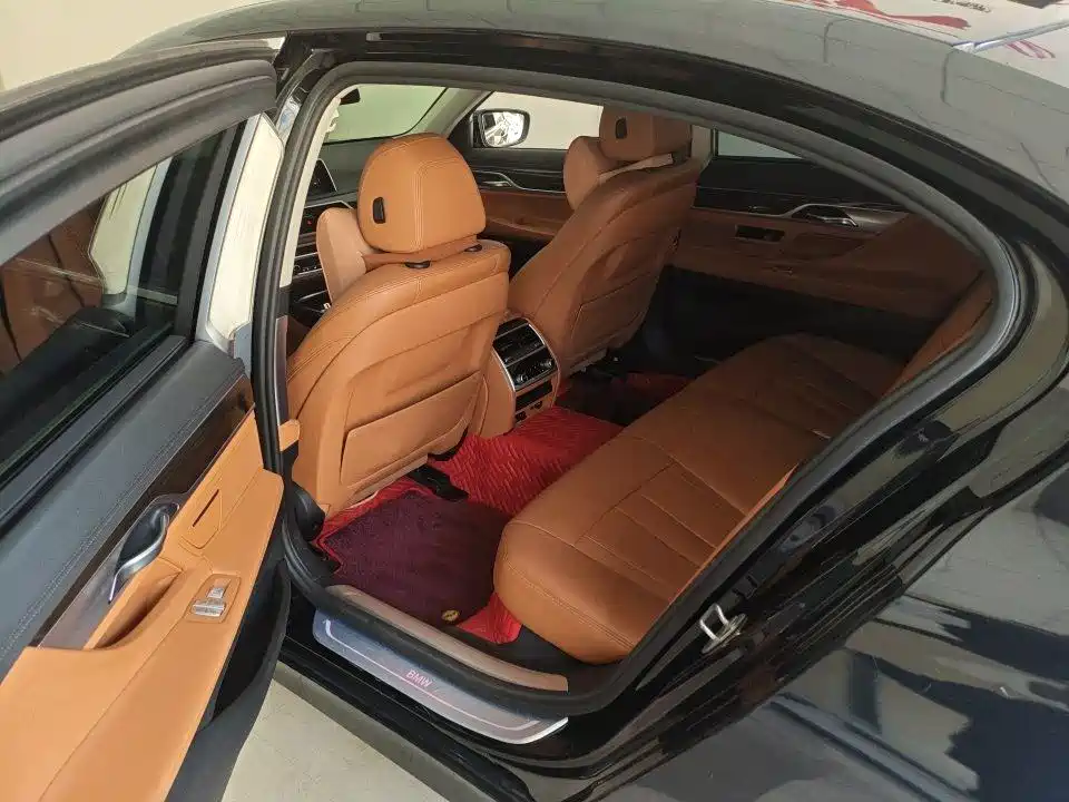 BMW 7 Series 2016 730Li Leading фото 5