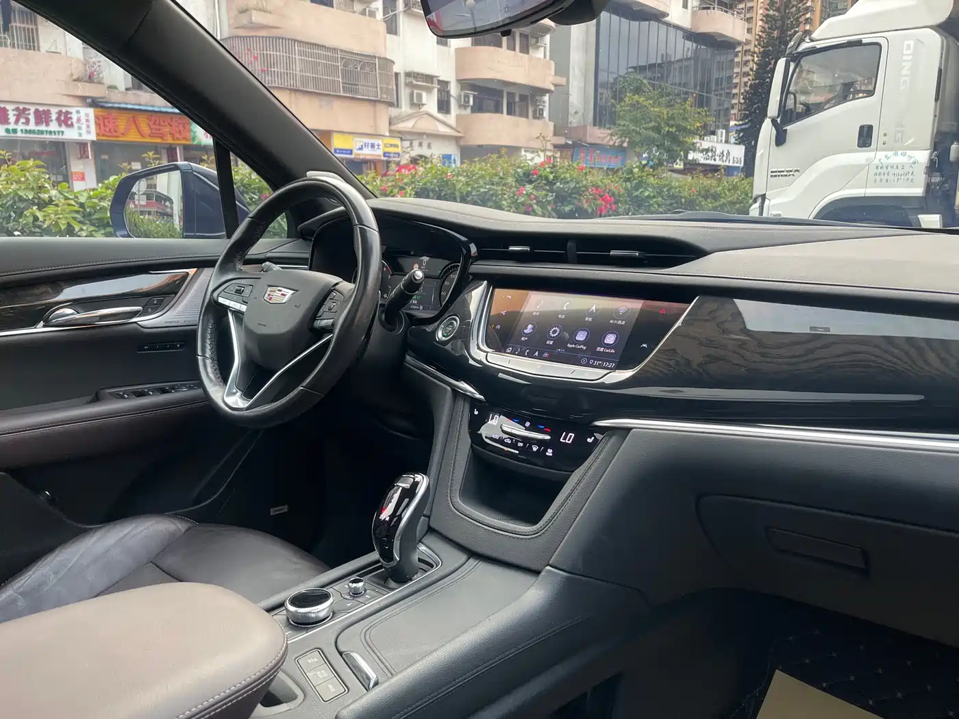 CADILLAC XT6