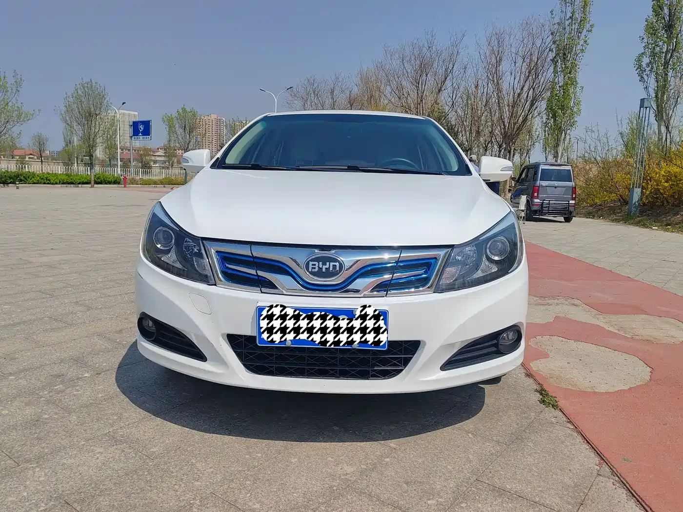 BYD E5