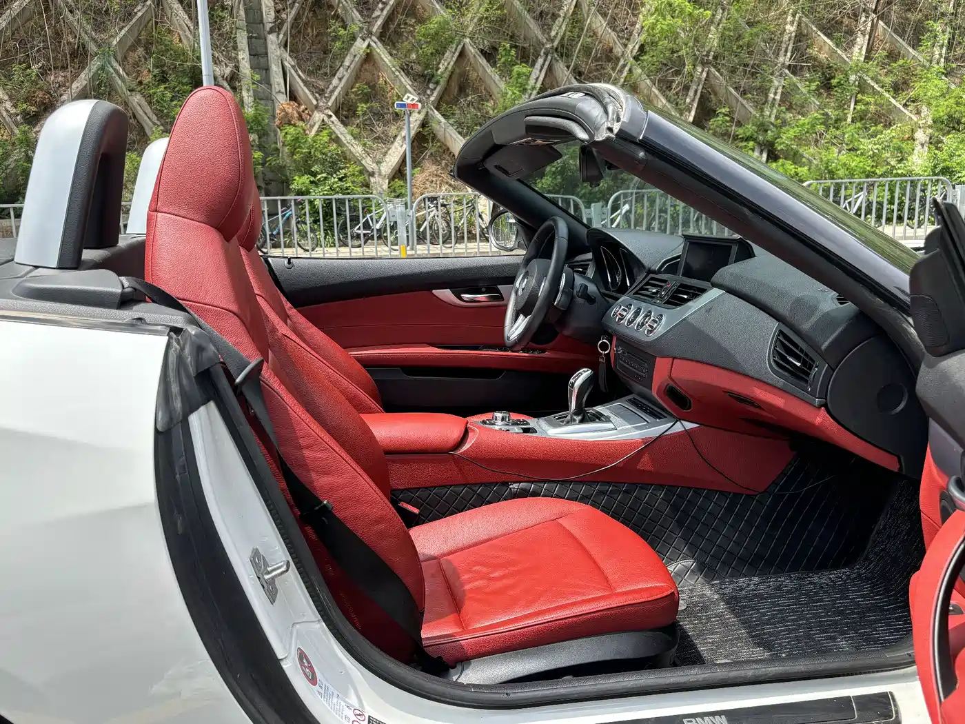BMW Z4 2012 sDrive20i Leading фото 14