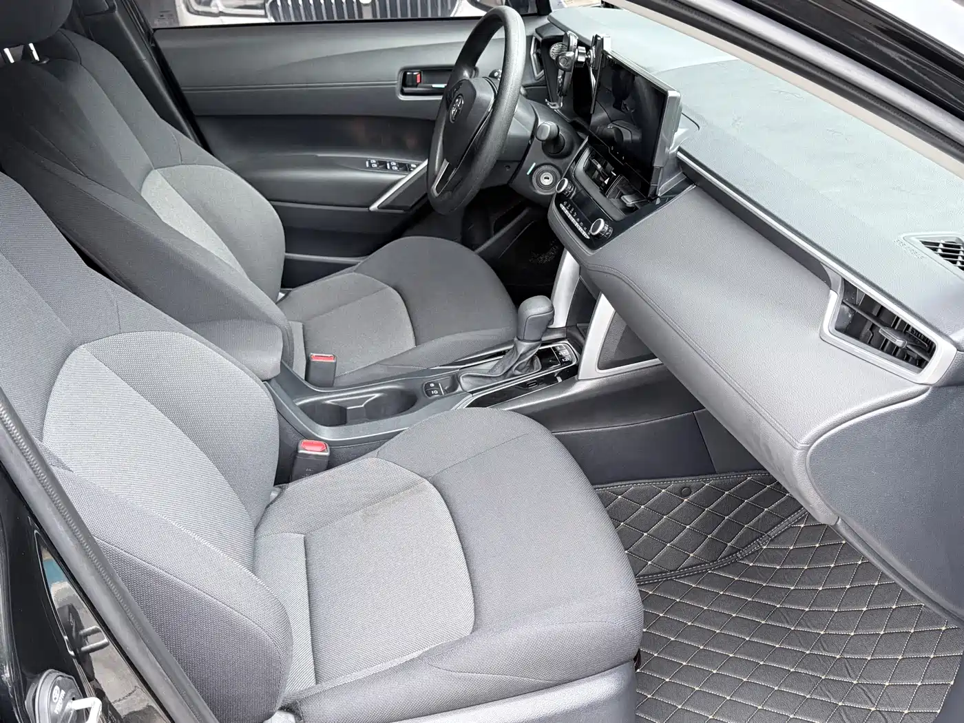 Toyota Frontlander 2023 2.0L CVT Elite Edition фото 3