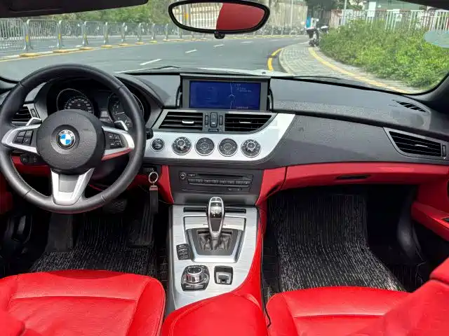 BMW Z4 2012 sDrive20i Leading фото 6