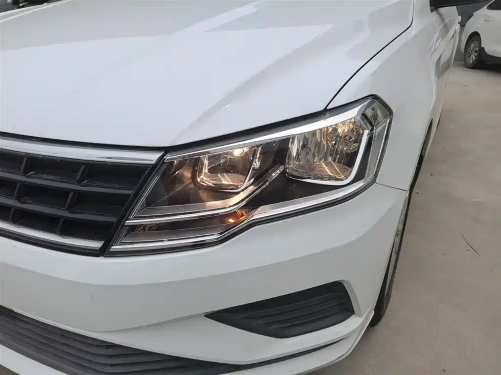 Volkswagen Jetta 2019 Dream Edition 1.4L Manual Fashion фото 18