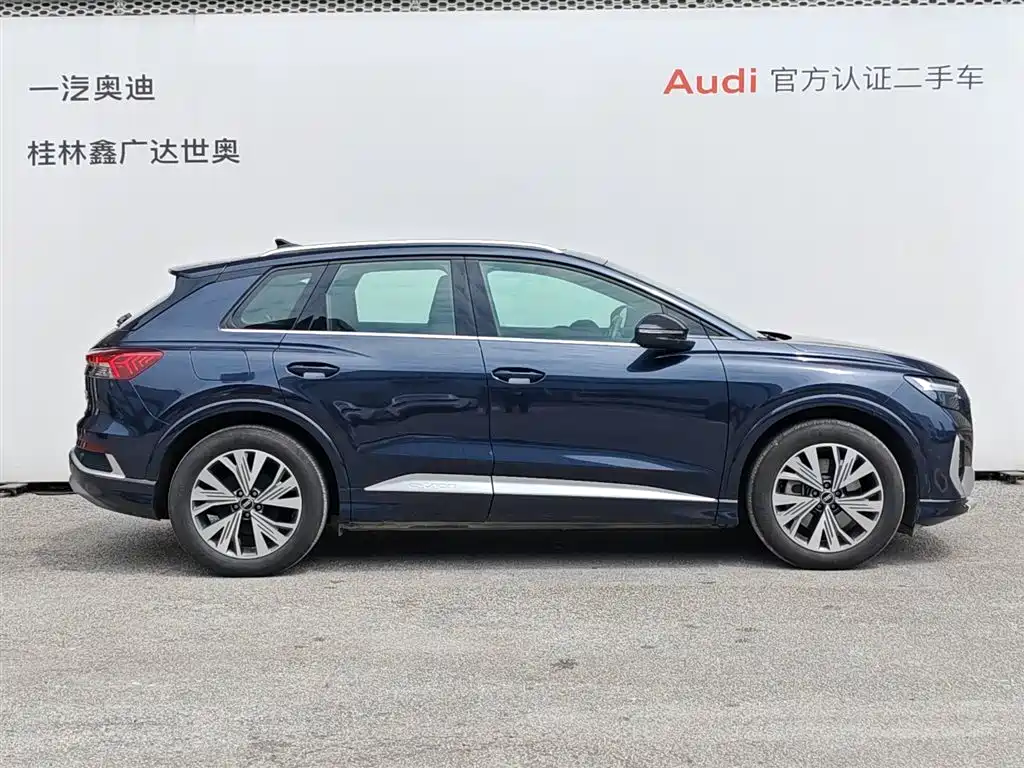 AUDI Q4 E TRON