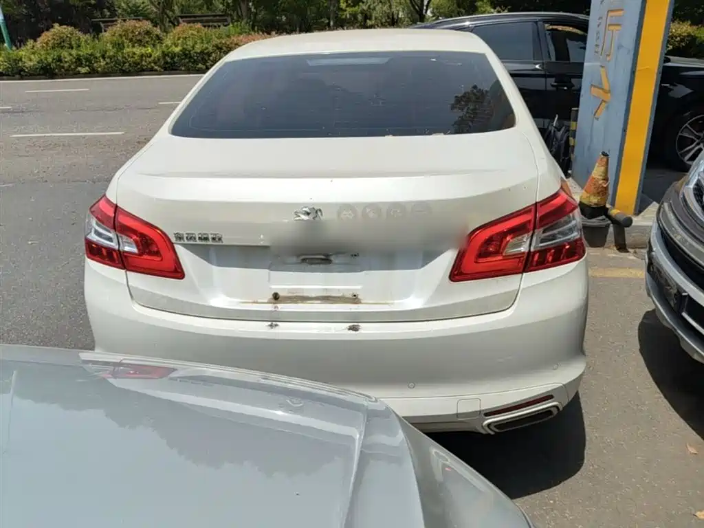 Peugeot 408 2016 1.6T Automatic Luxury Edition фото 6