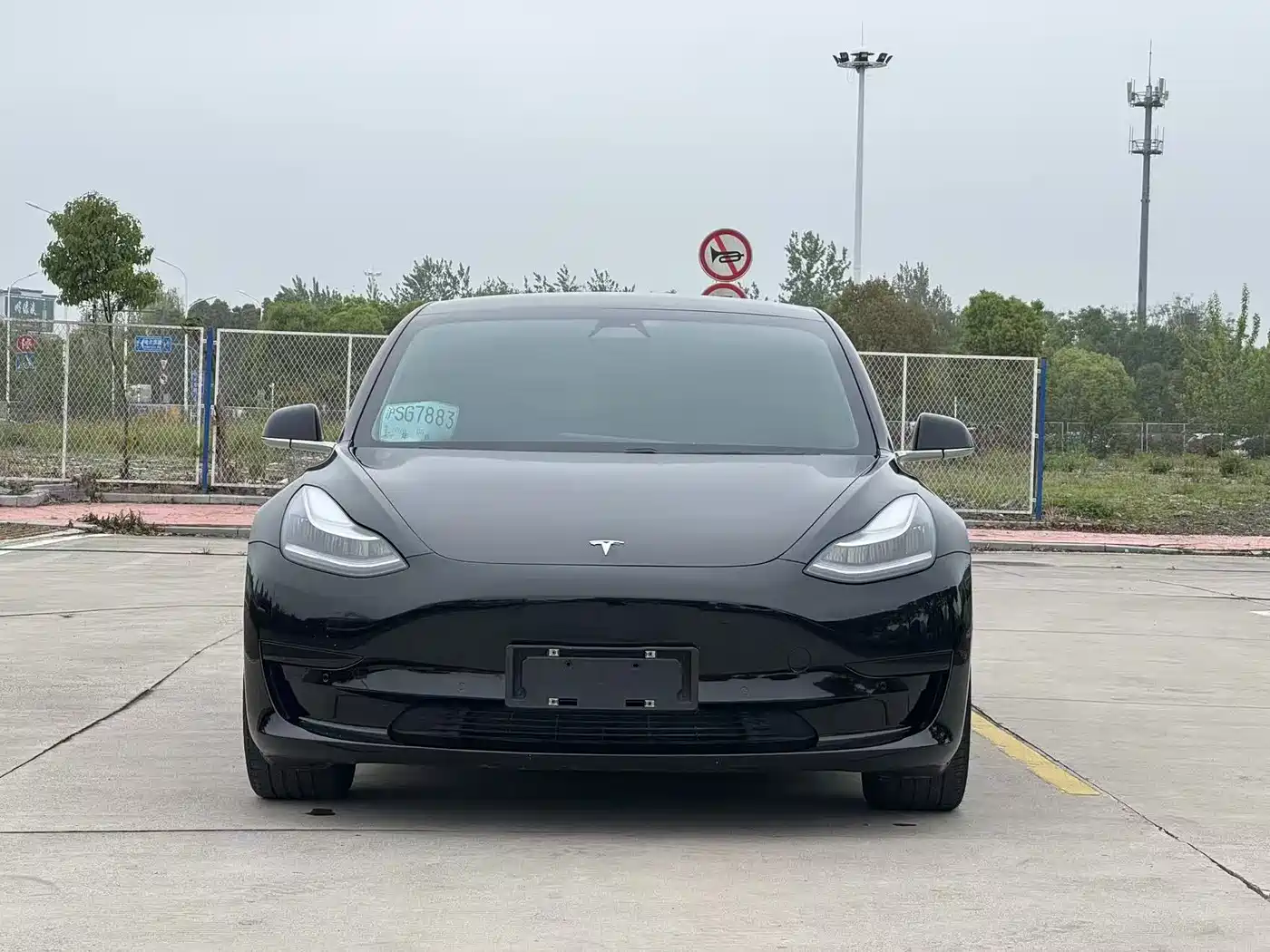 TESLA MODEL 3