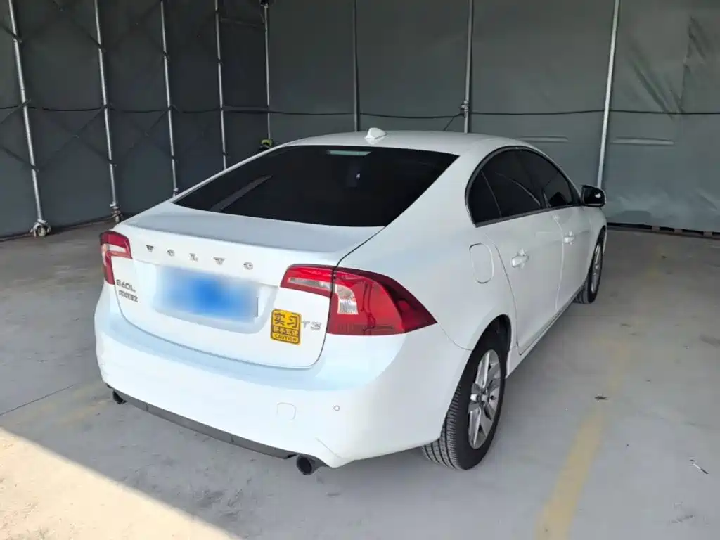 Фото 7 - Volvo S60