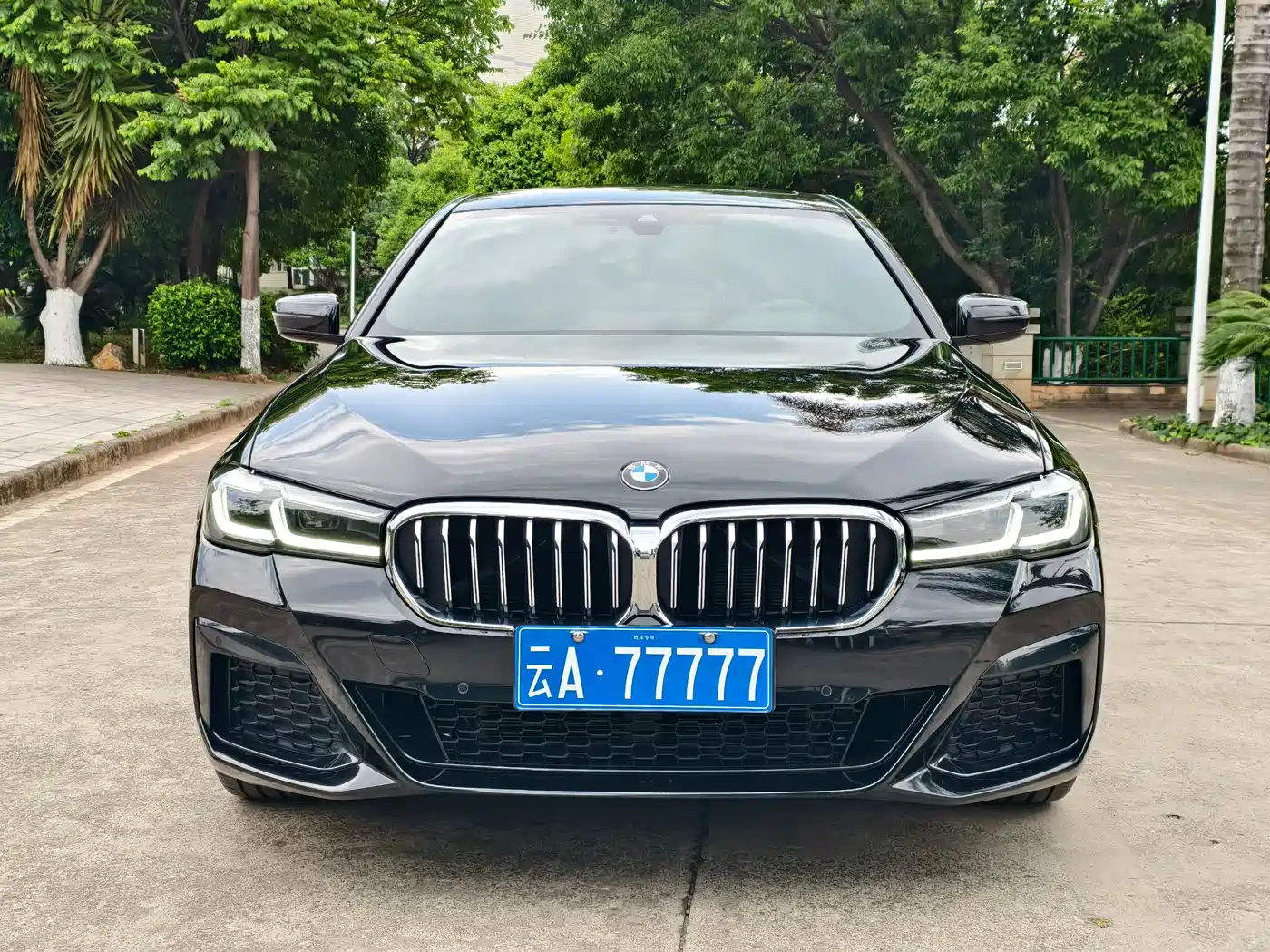 BMW 5 Series 2023 Facelift 530Li Leading M Sport Package фото 2