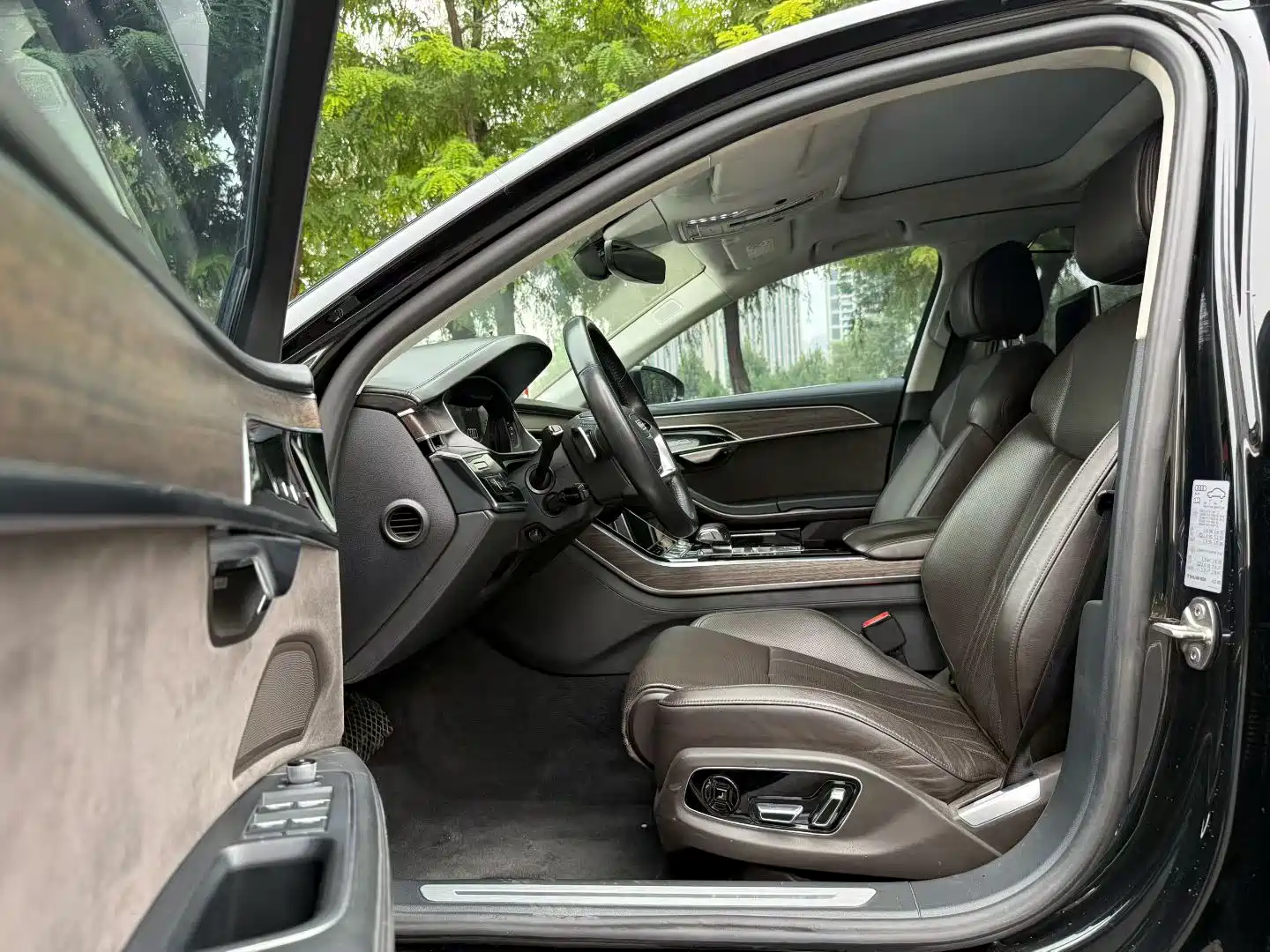 Фото 4 - Audi A8