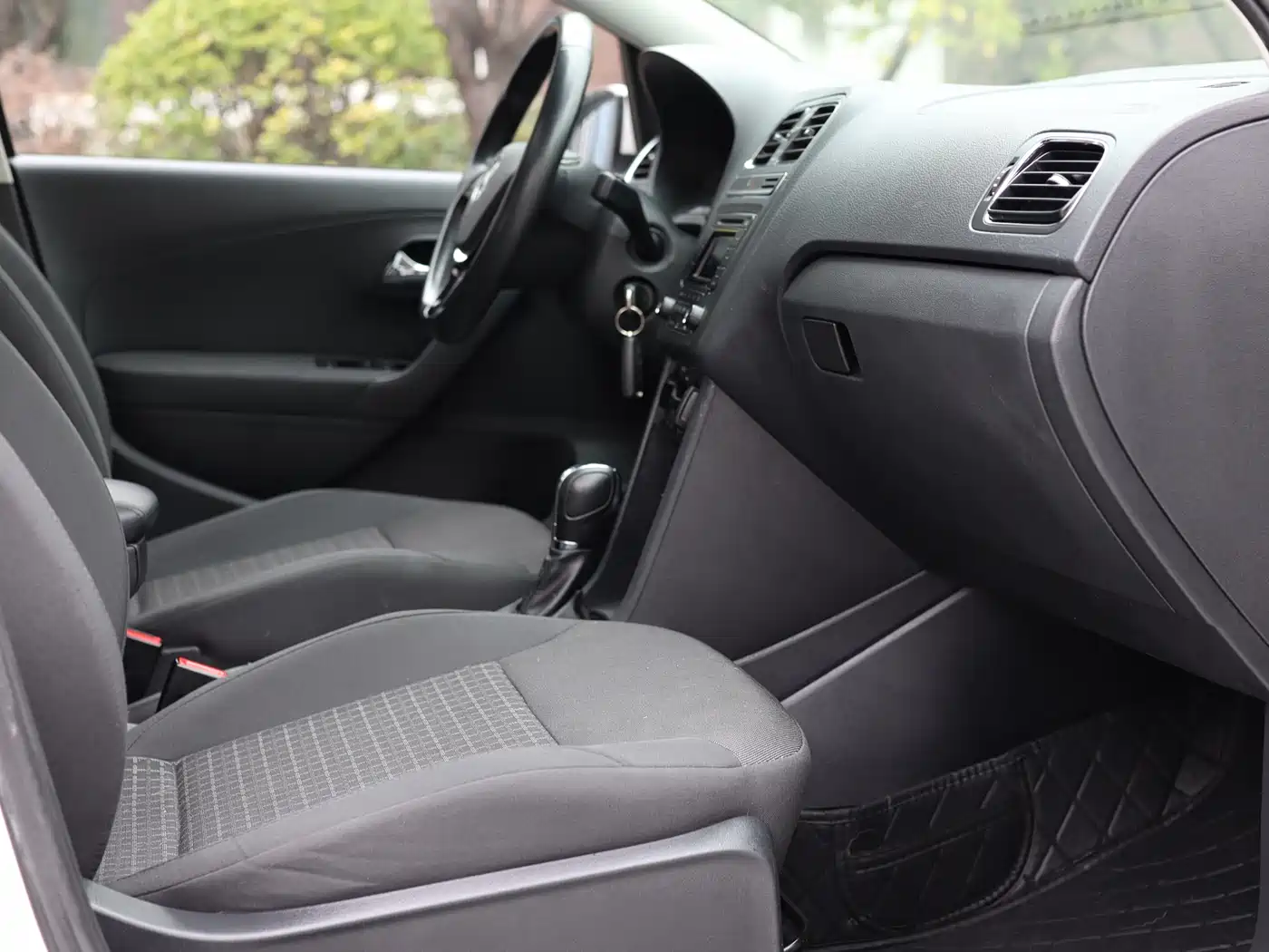 Volkswagen Polo 2016 1.6L Automatic Comfort фото 26