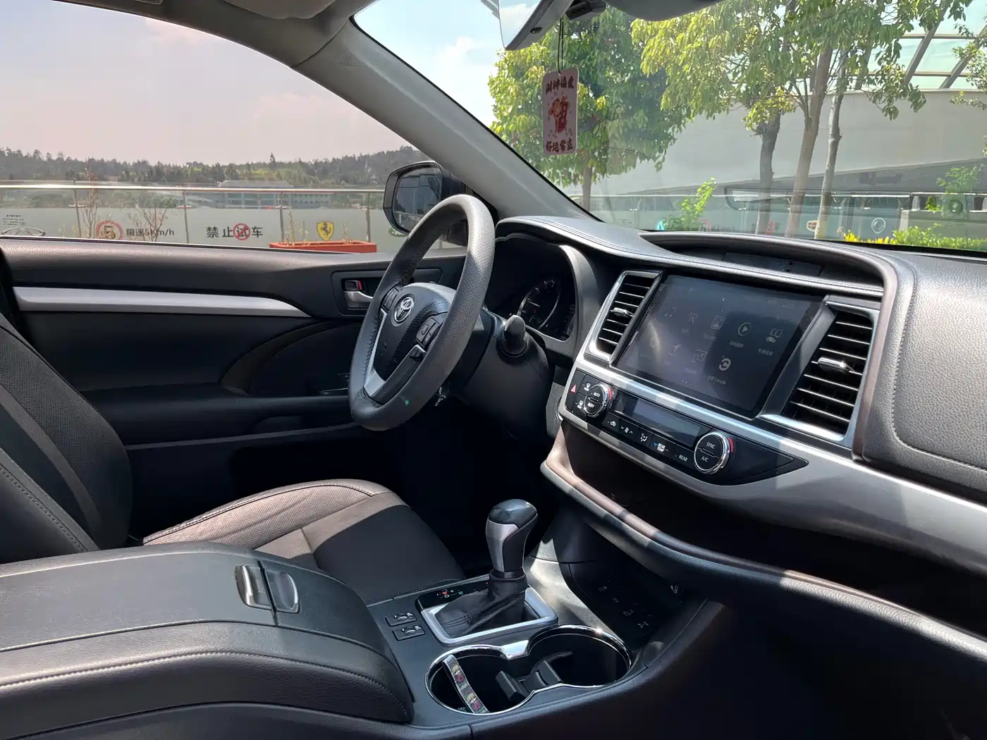 Toyota Highlander 2021 2.0T AWD Luxury 7-Seater фото 25