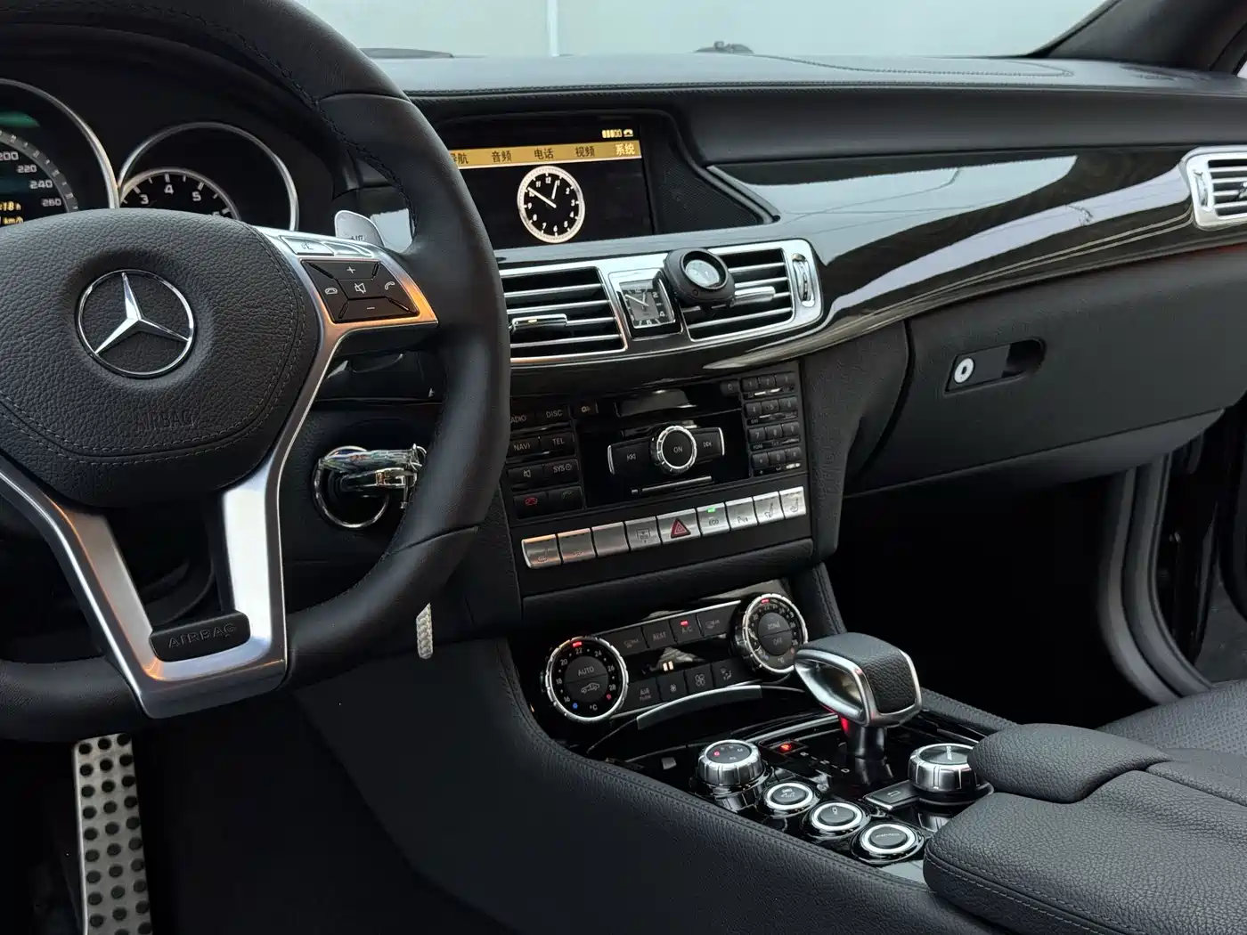 Mercedes-Benz CLS AMG 2012 AMG CLS 63 фото 16