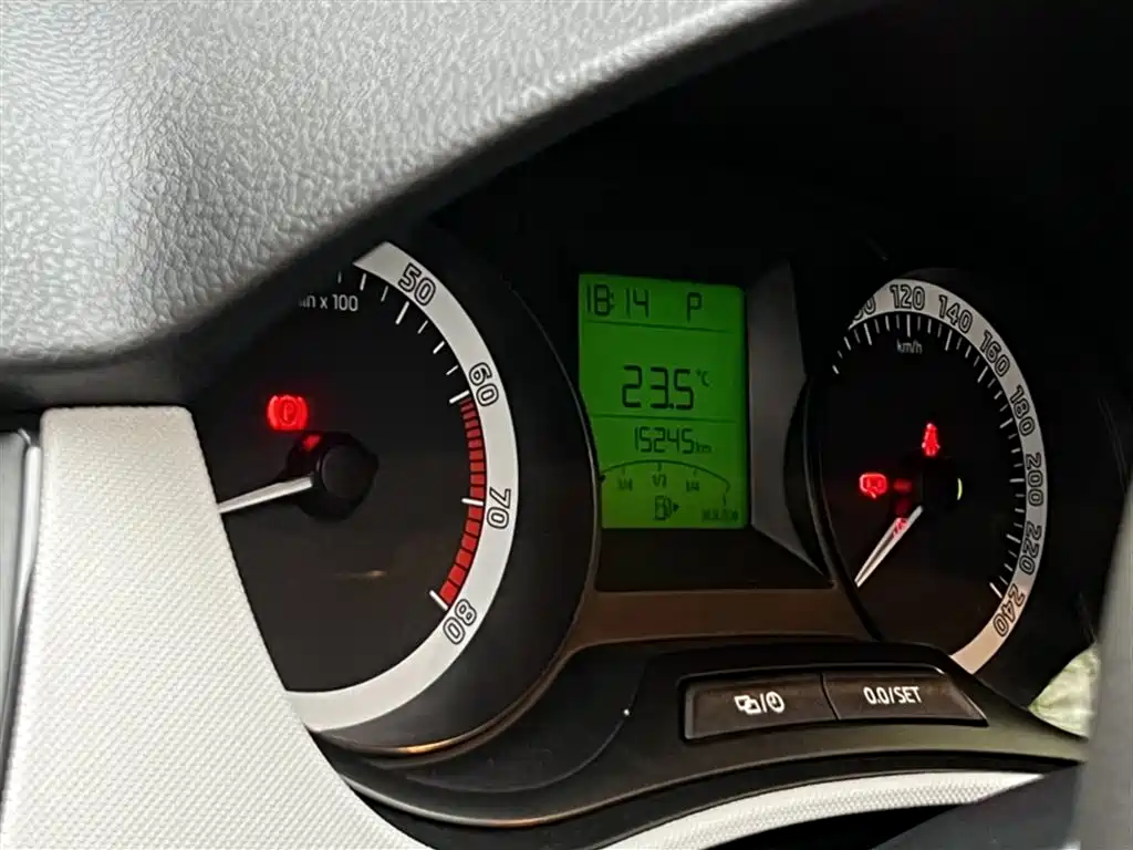 Škoda Fabia 2017 1.4L Auto Car Enjoy Edition фото 3