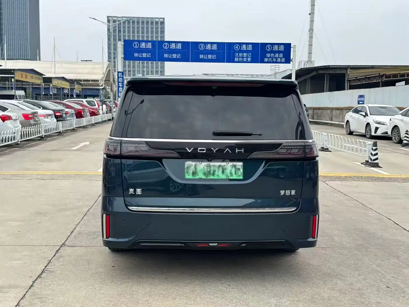 Voyah Auto Voyah Dreamer 2025 PHEV AWD Flagship Qian Kun Edition фото 5