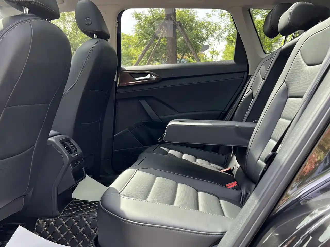 Volkswagen Tharu 2022 280TSI FWD Luxury Edition фото 13
