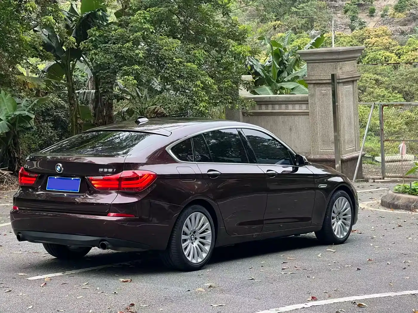 BMW 5 Series GT 2014 535i Leading фото 4