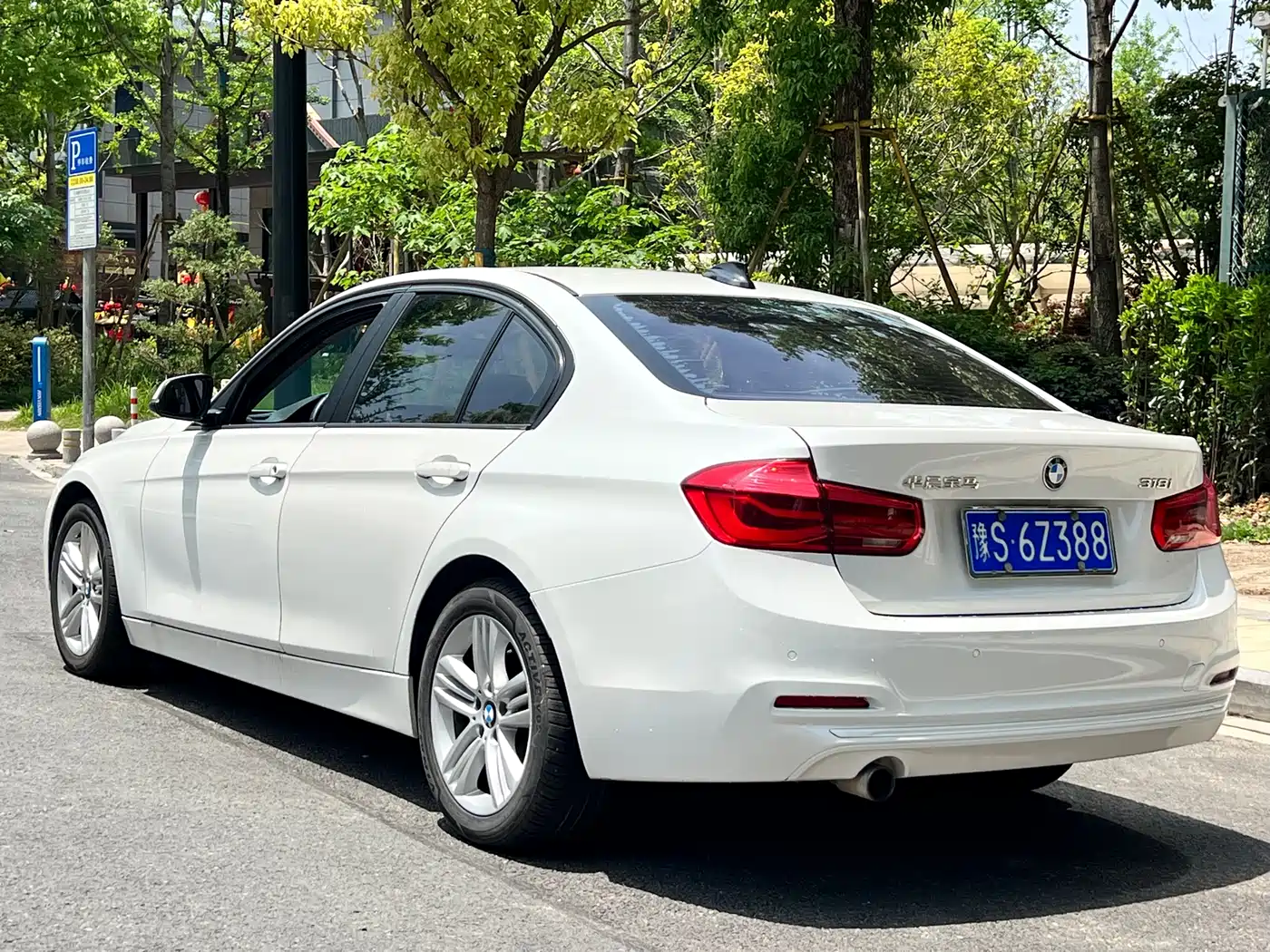 BMW 3 Series 2017 318i Fashion фото 7