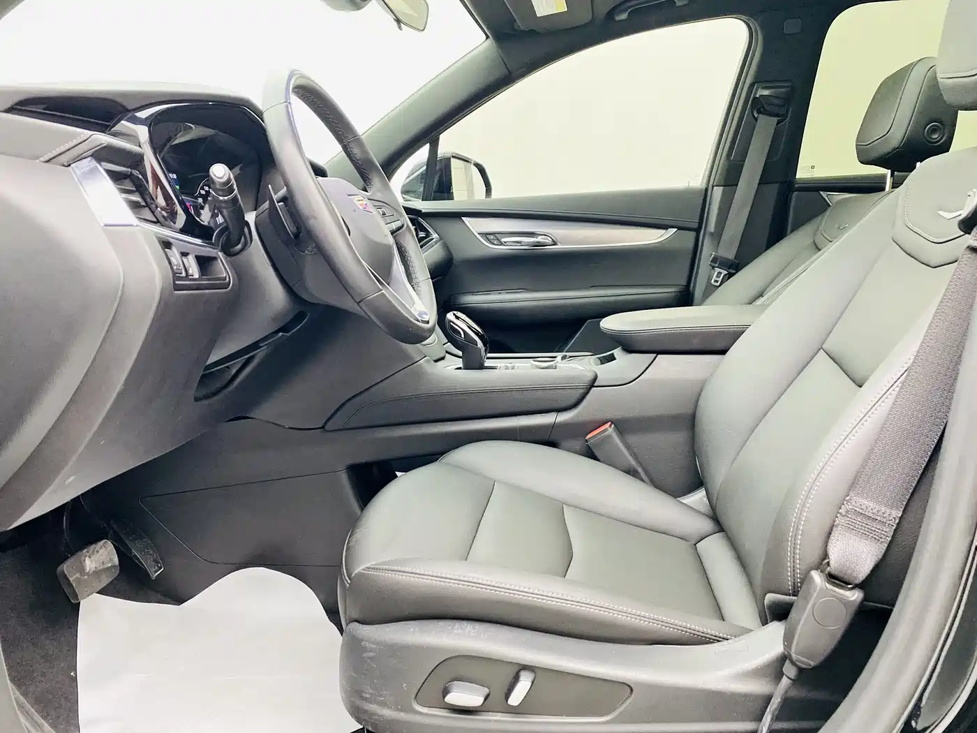 CADILLAC XT6