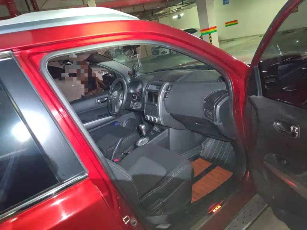 Dongfeng Fengdu MX6 2015 2015 2.0L CVT 2WD Excellence