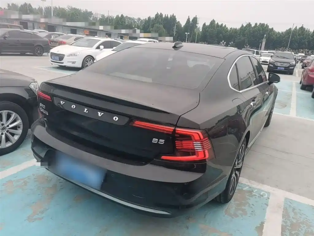 VOLVO S90