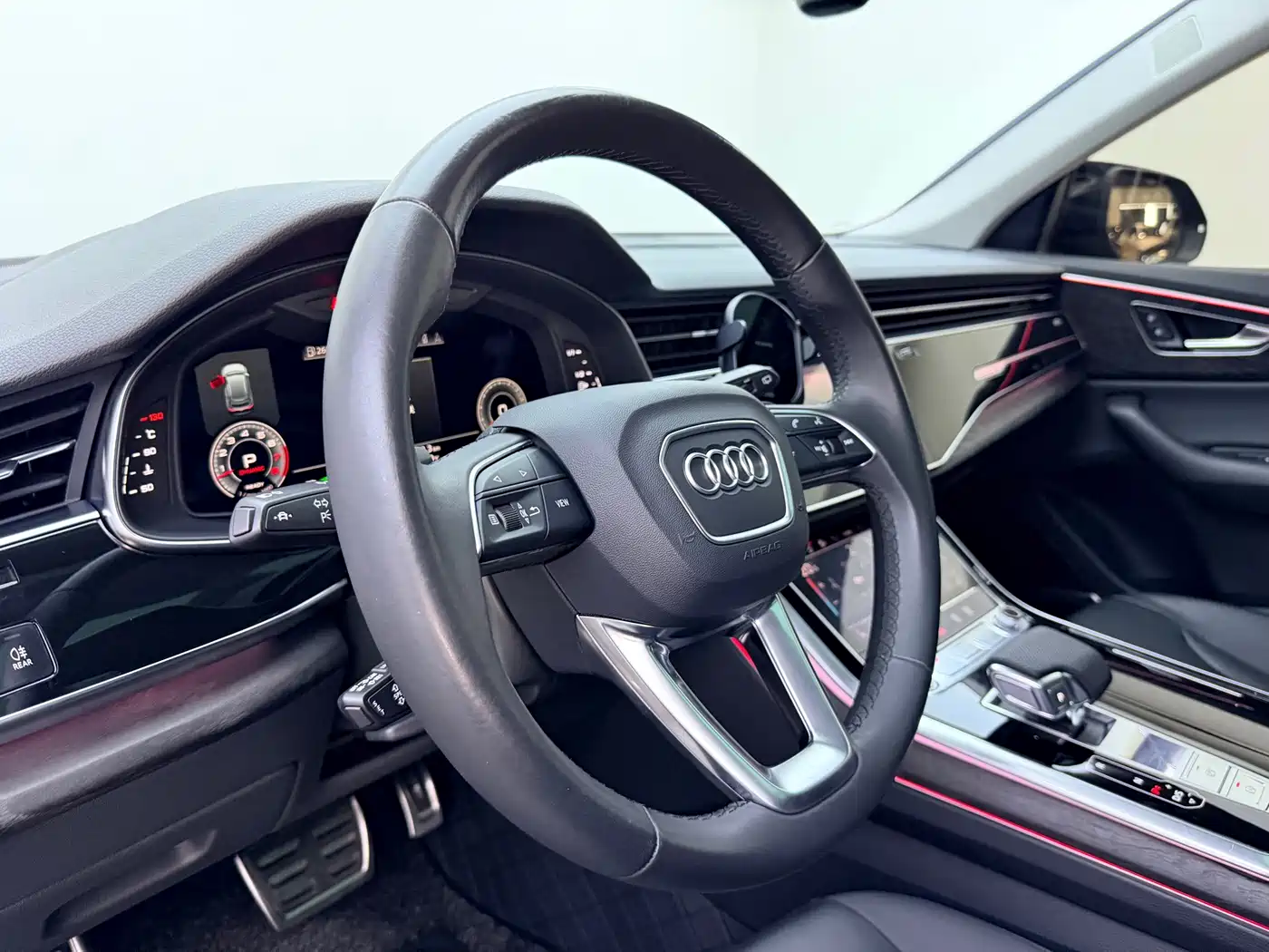 Фото 13 - Audi Q8