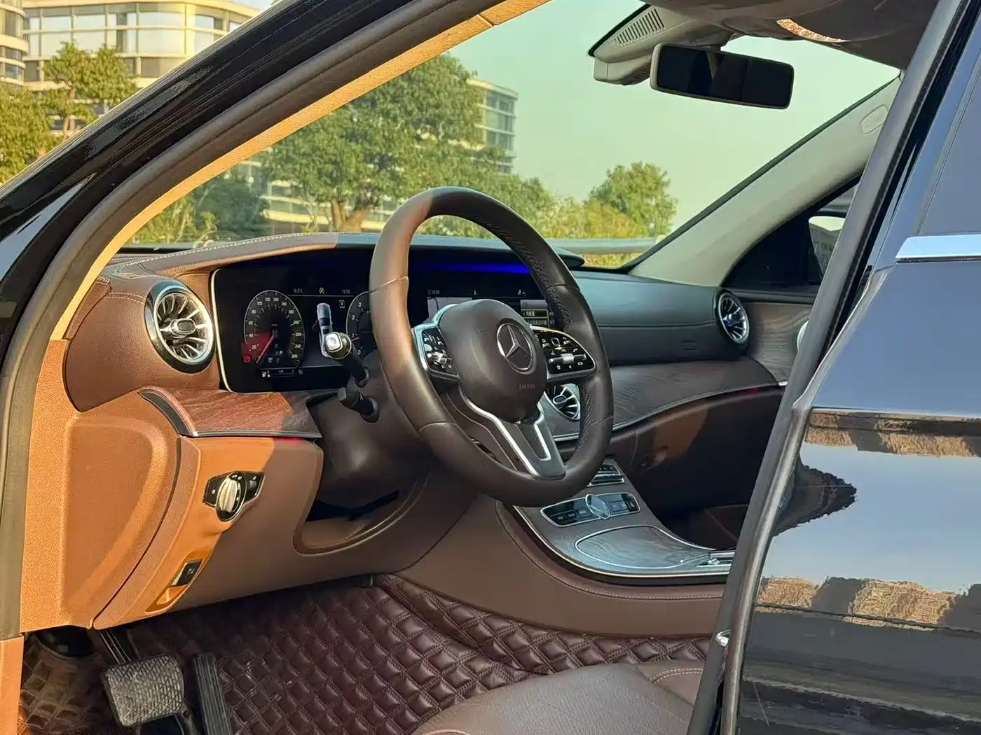 Mercedes-Benz E-Class 2020 E 300 L Luxury Model фото 4