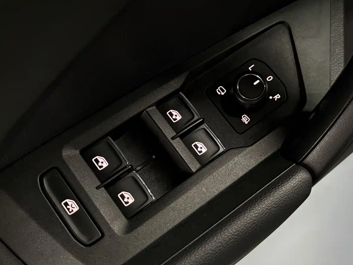 Volkswagen Tharu 2019 Model 280TSI 2WD Flagship Edition China VI фото 8
