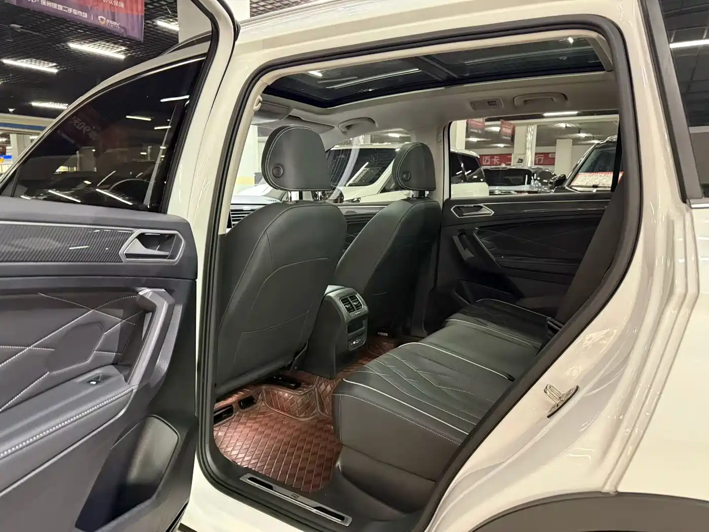 Volkswagen Tiguan L 2024 330TSI Automatic 2WD R-Line Premium Enjoyment Edition фото 6