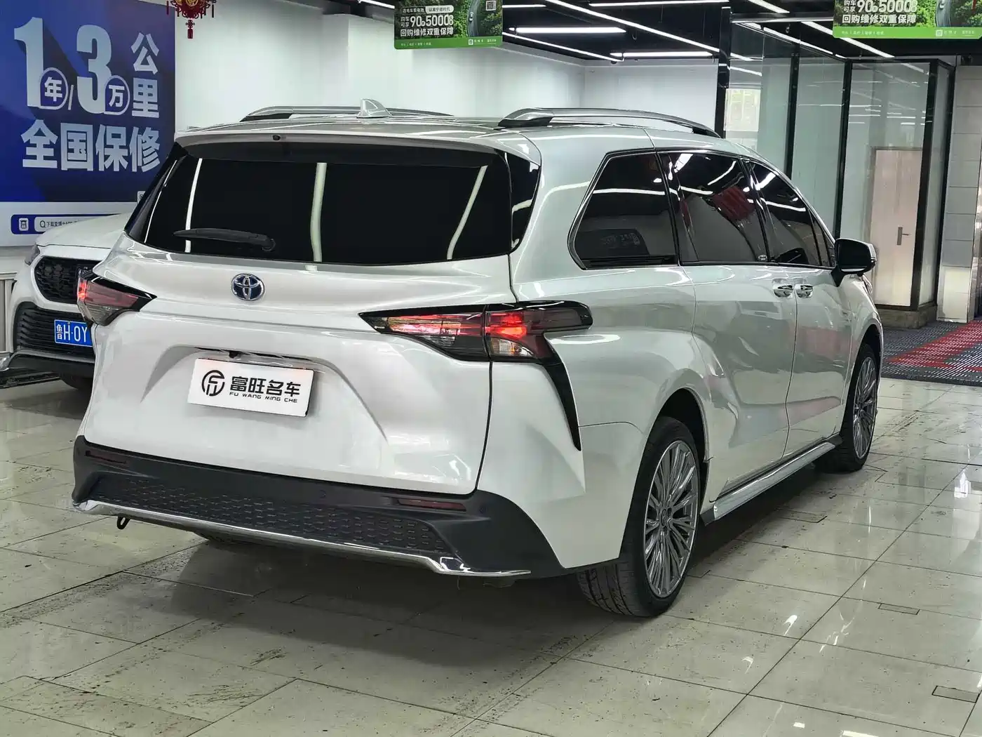 Toyota Granvia 2023 2.5L Hybrid Comfort Edition фото 4
