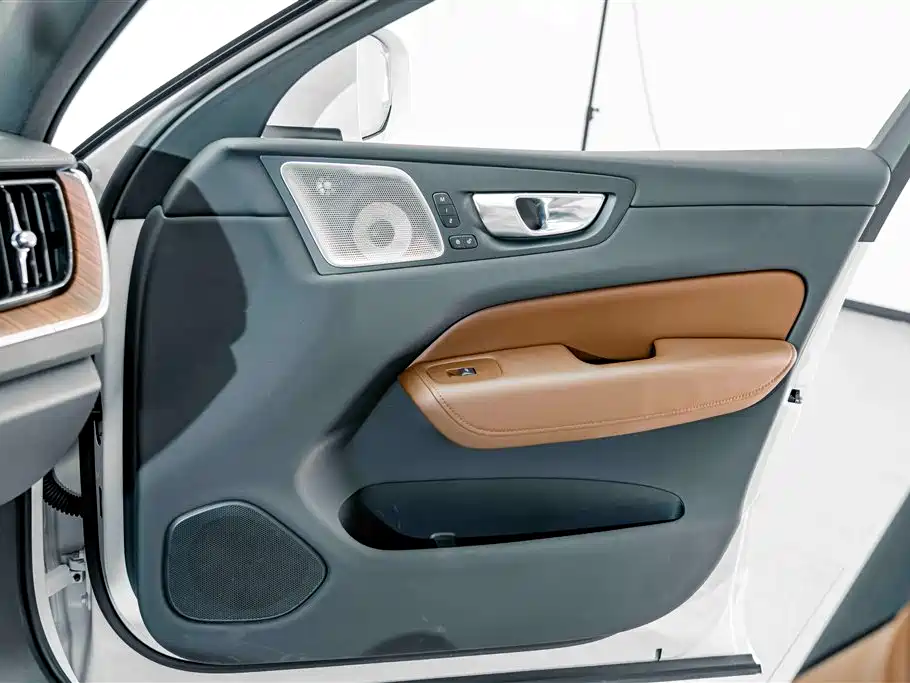 Volvo XC60 Plug-in Hybrid 2025 2025 Plug-in Hybrid Long Range AWD Zhiya Luxury Edition