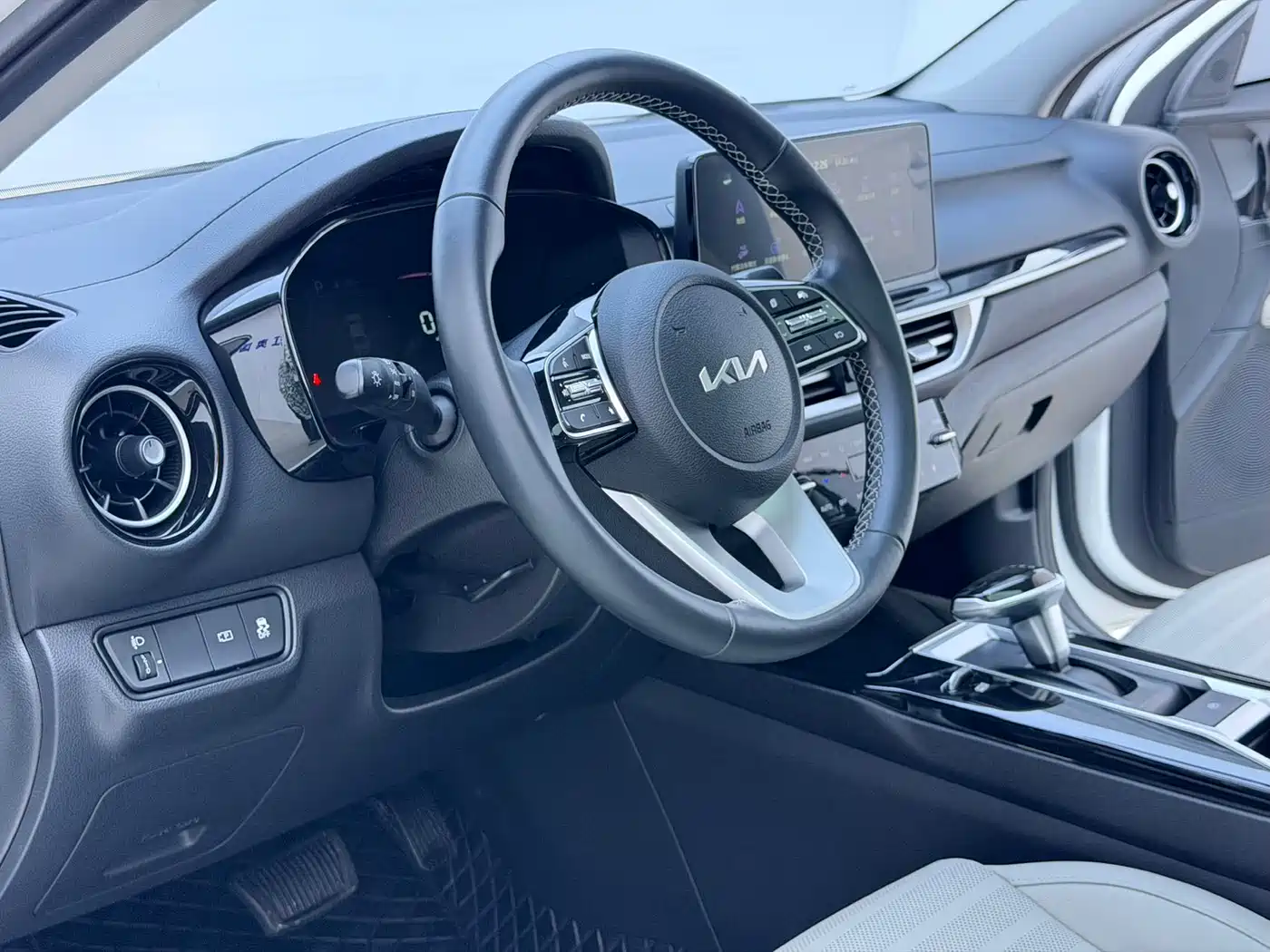 Kia K3 2023 Model 1.5L CVT Luxury Edition фото 12
