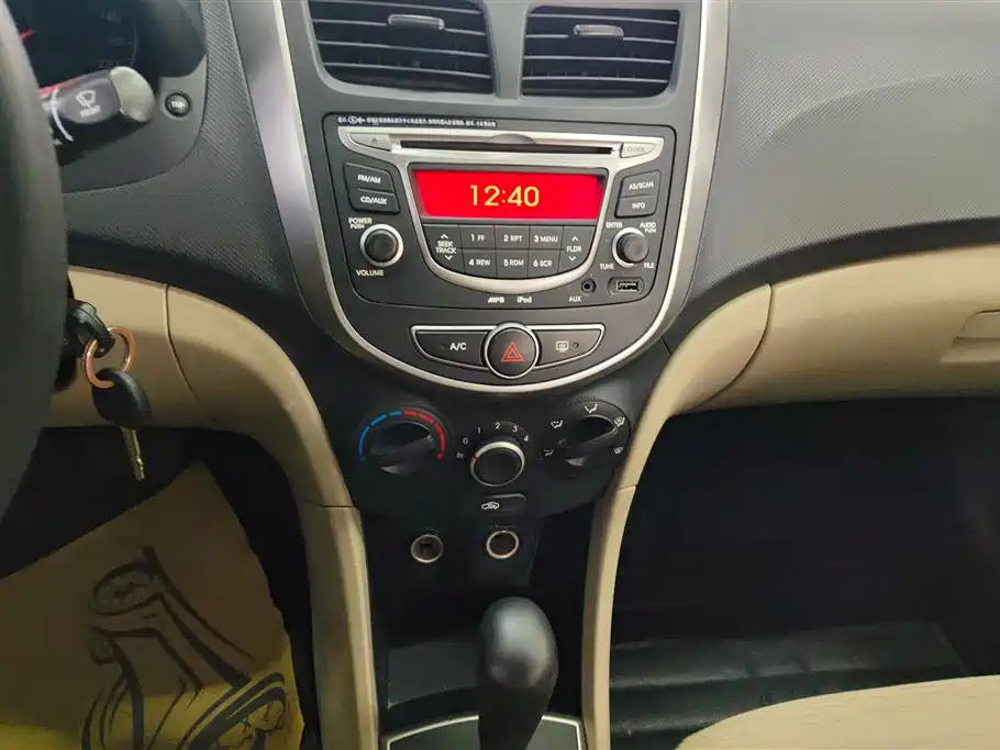 Hyundai Verna 2016 1.4L Automatic Leading GLX фото 13