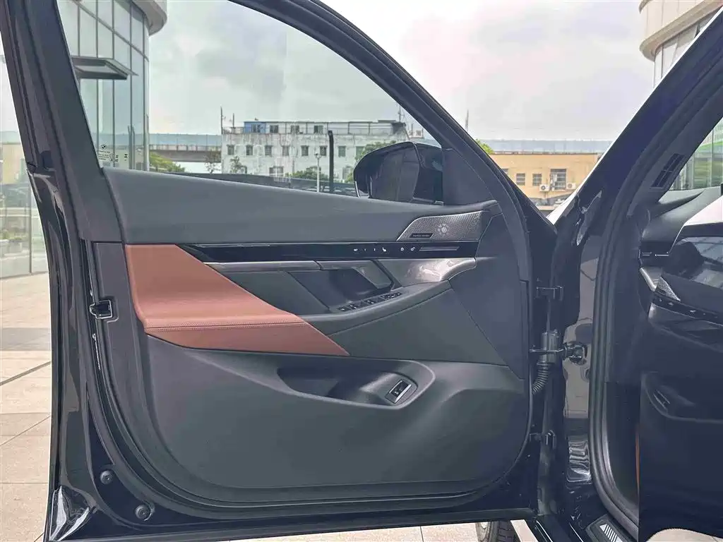 BMW 5 Series 2024 525Li M Sport Package фото 10
