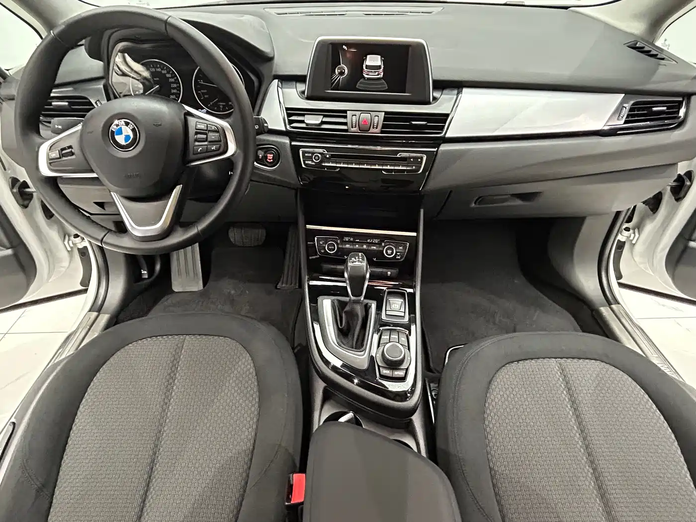 BMW 2 Series Touring 2016 218i Leading фото 13