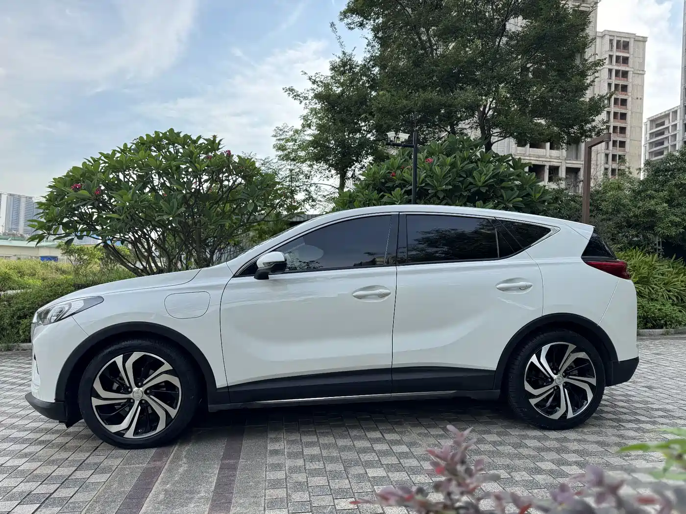 Hongqi E-HS3 2019 Smart Connection Flag Joy FWD Version фото 16