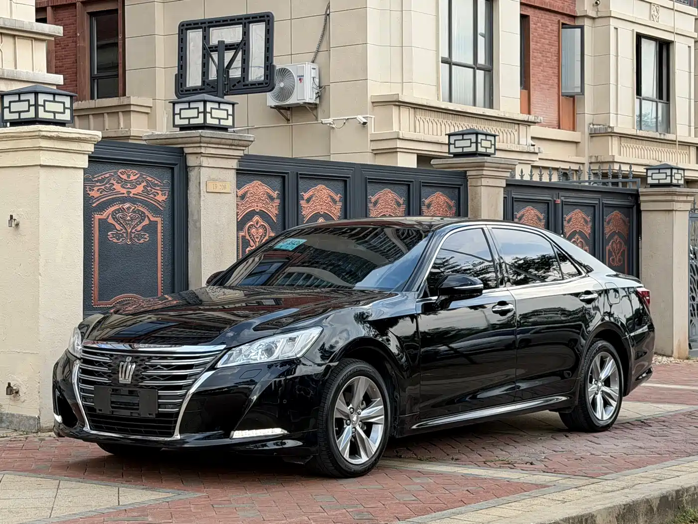 Toyota Crown 2015 2.0T Fashion