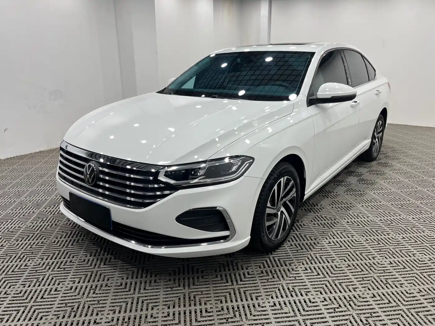 Volkswagen Lavida 2023 1.5L Auto Five Million Edition фото 3