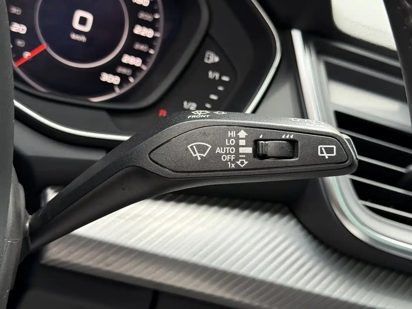 Audi Q5L 2020 Facelift 40 TFSI Honor Fashion фото 26