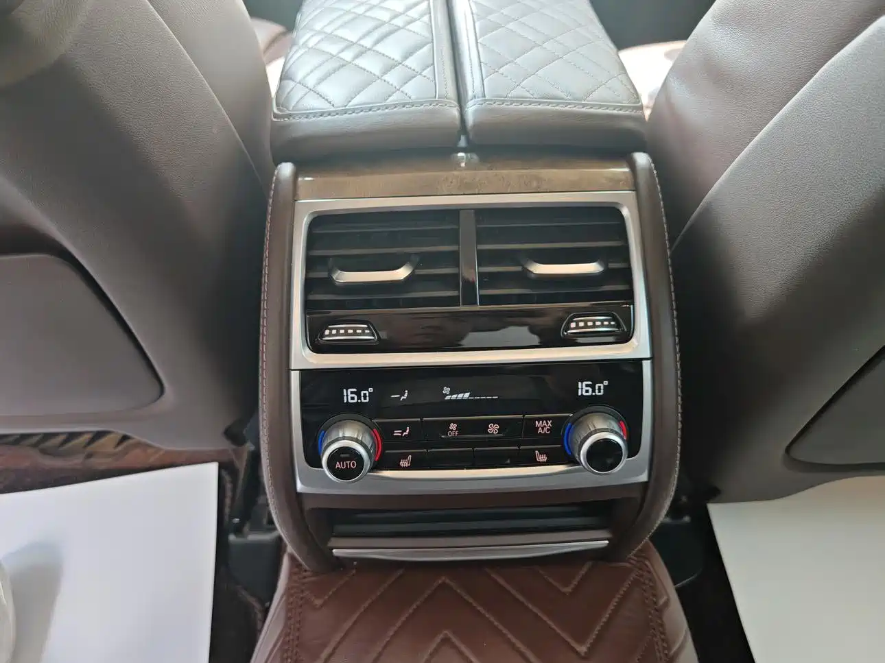 BMW 7 Series 2021 Model 740Li Leading Luxury Package фото 13